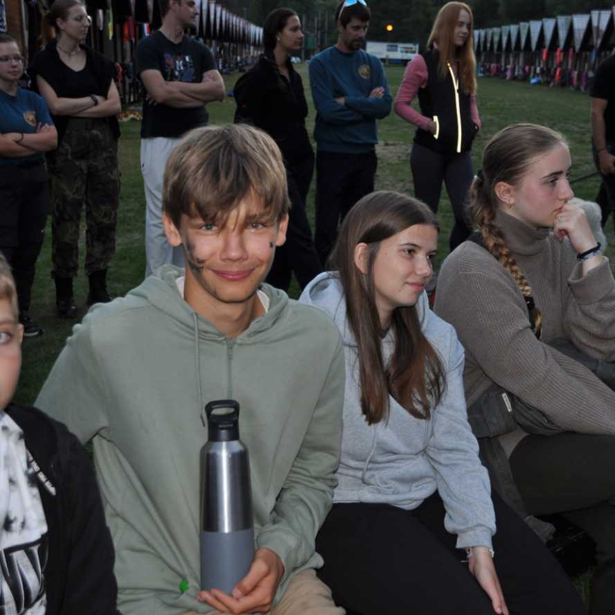 A jedeme domů