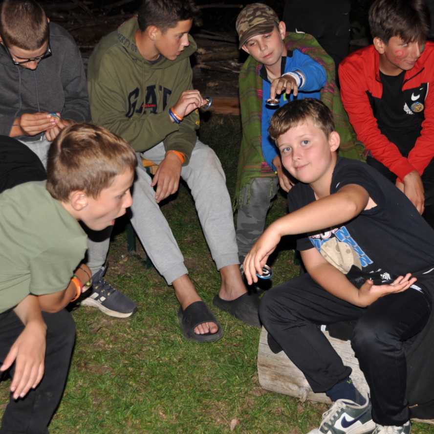 A jedeme domů