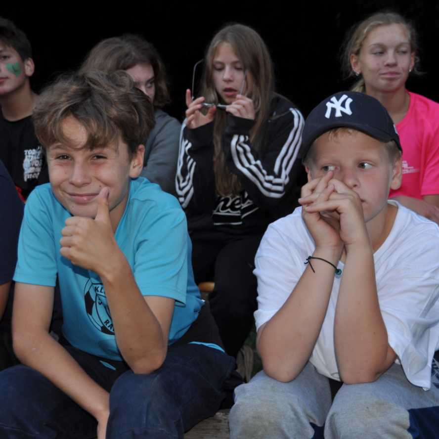 A jedeme domů