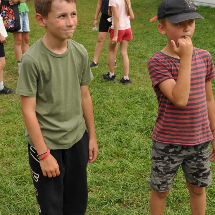 A jedeme domů