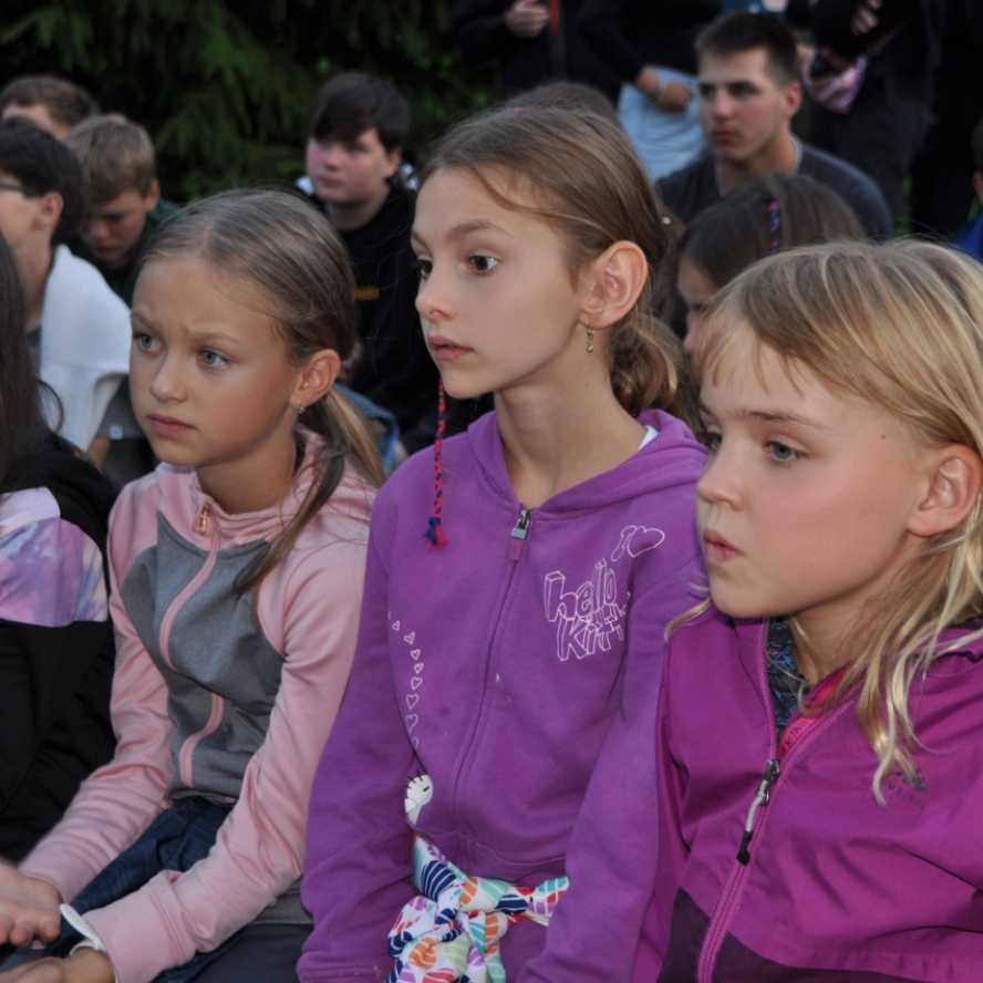 A jedeme domů