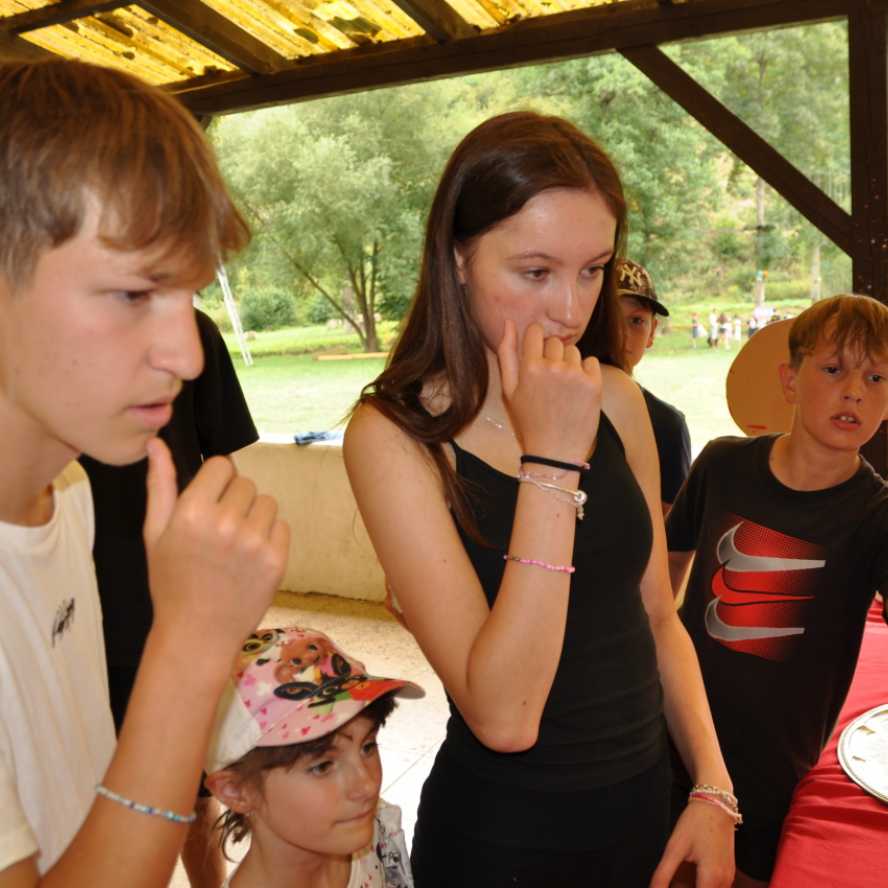 A jedeme domů